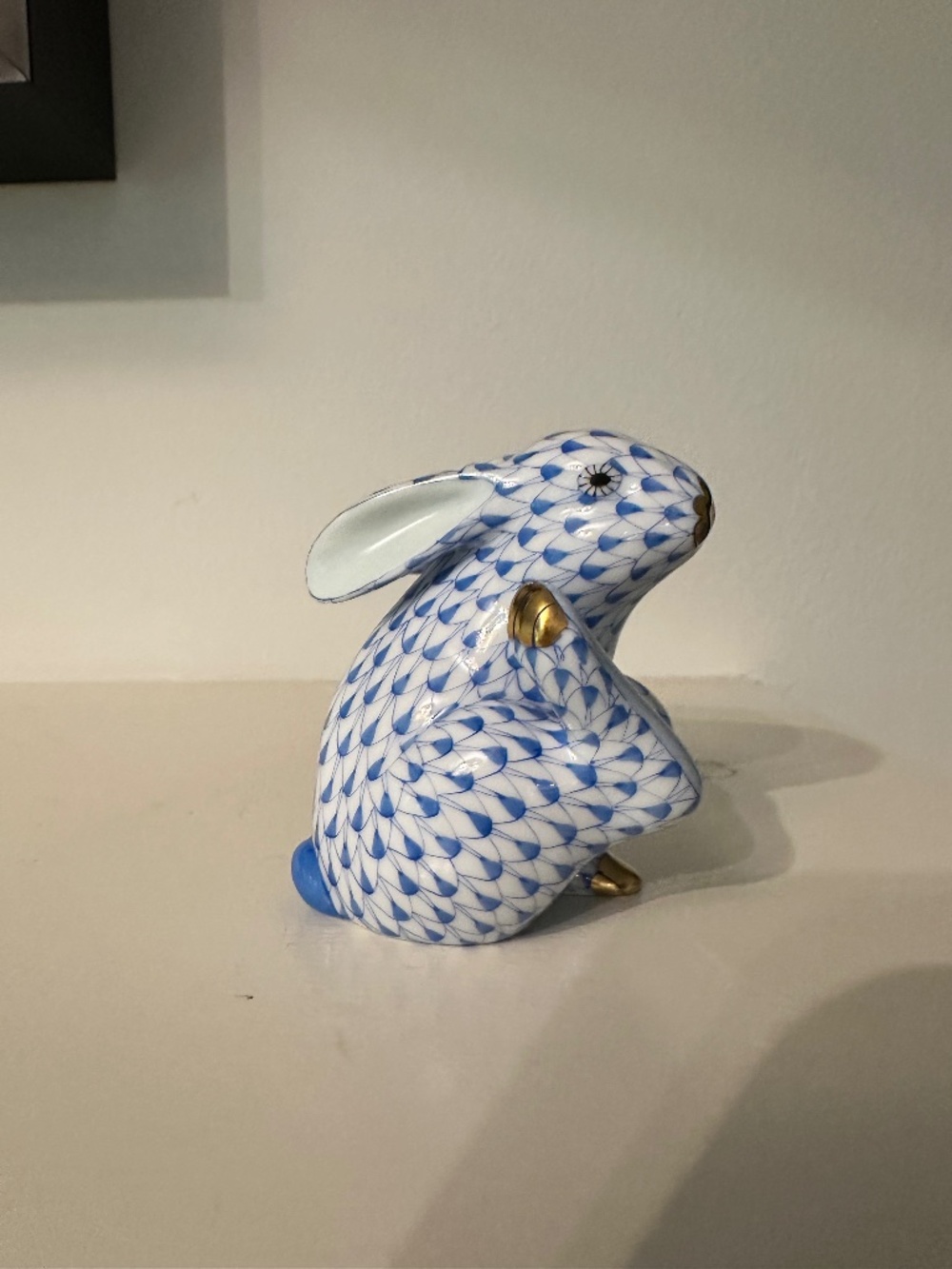 Herend- scratching bunny